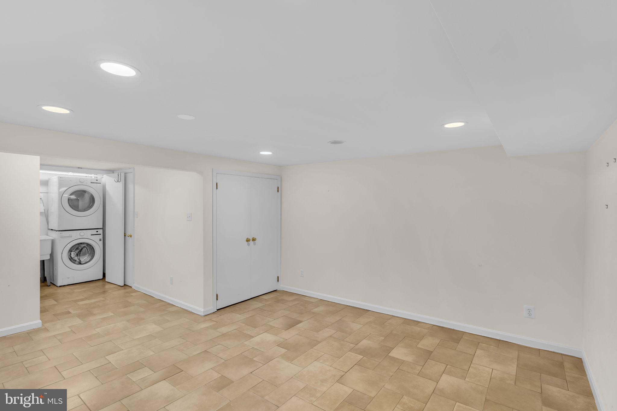 WARWICK VILLAGE - Residential Lease