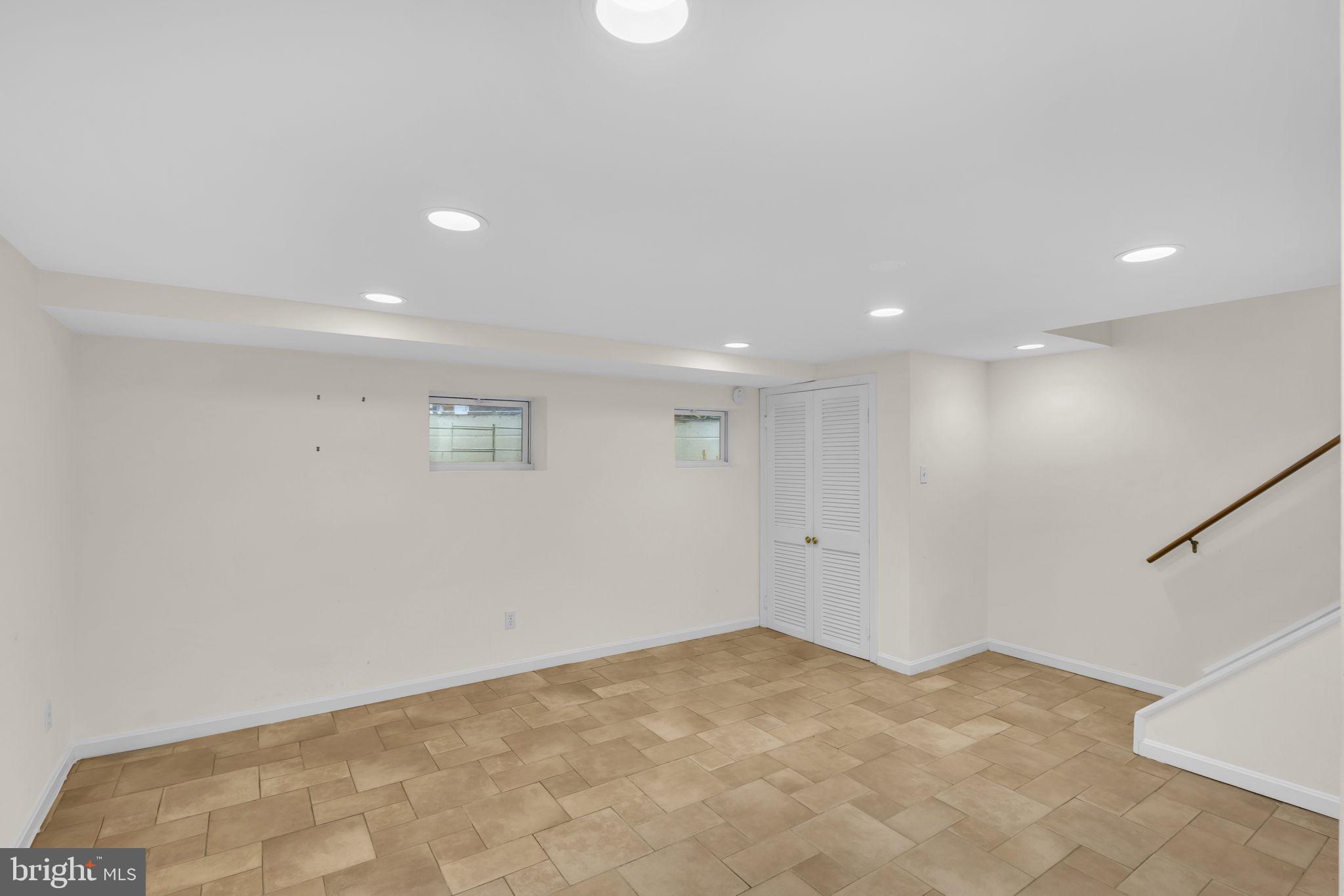 WARWICK VILLAGE - Residential Lease