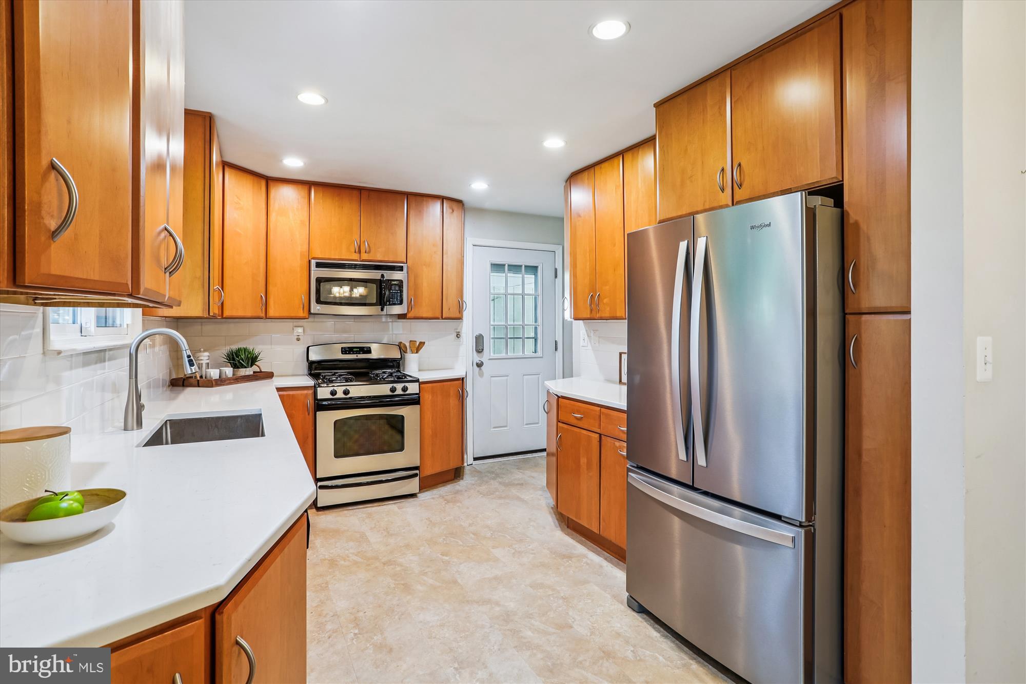 2105 COUNTRY FAIR LANE