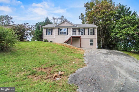 Homes For Sale - 364 Lakeview Circle<br/> LOUISA, VA 23093