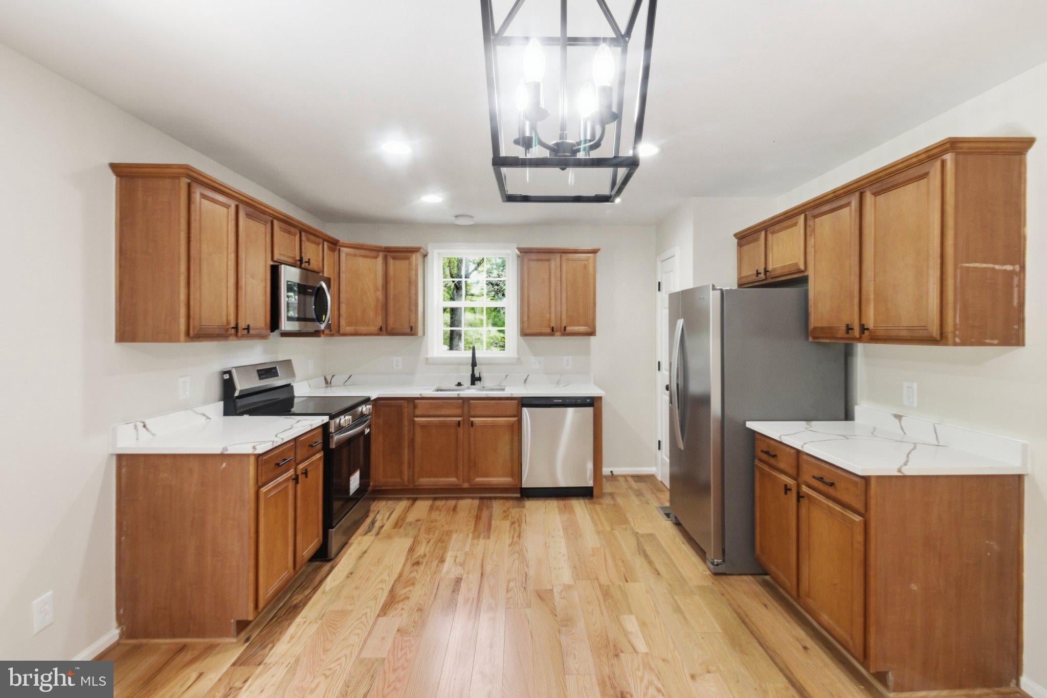 364 LAKEVIEW CIRCLE