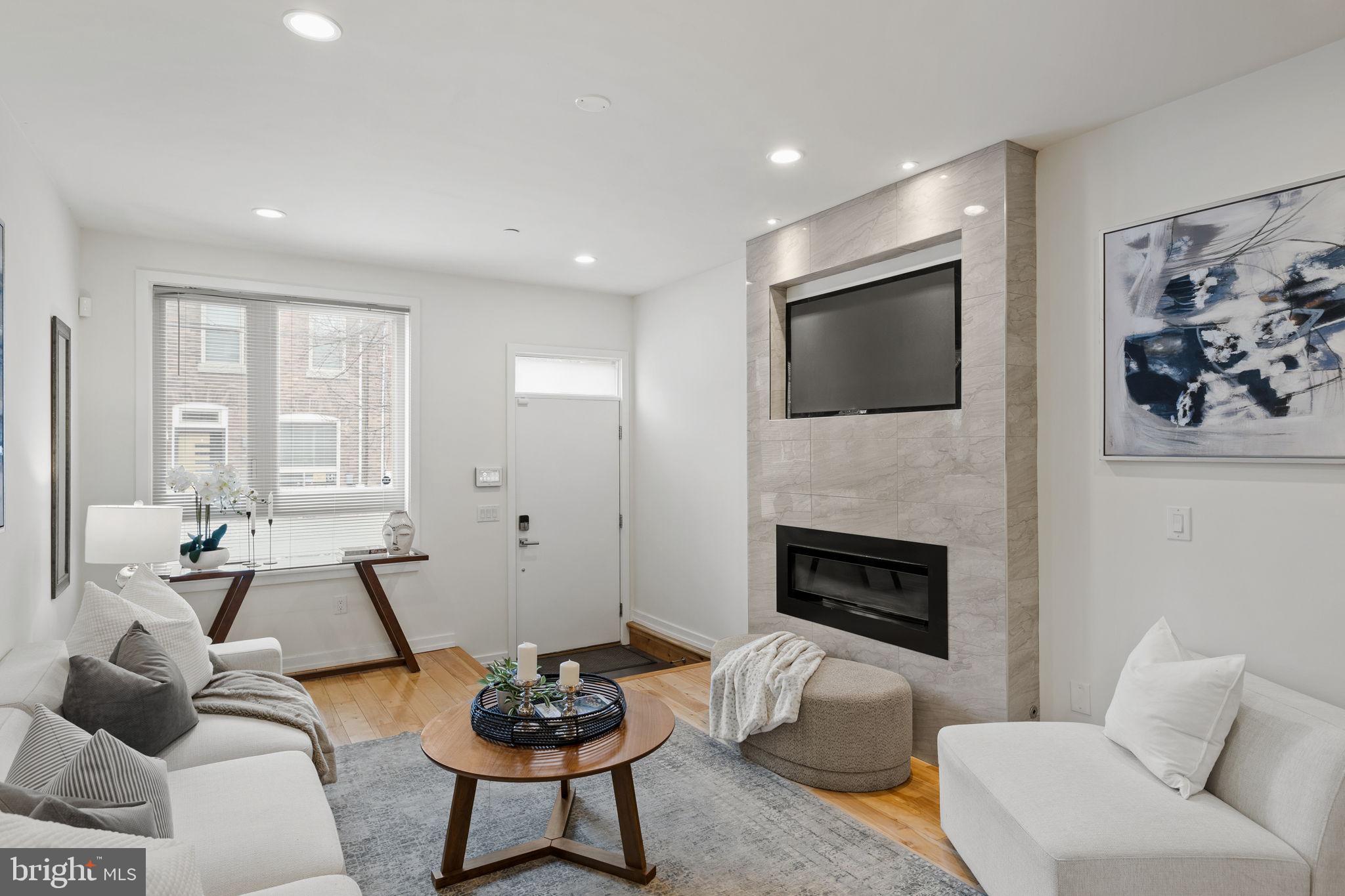 2339 DICKINSON STREET