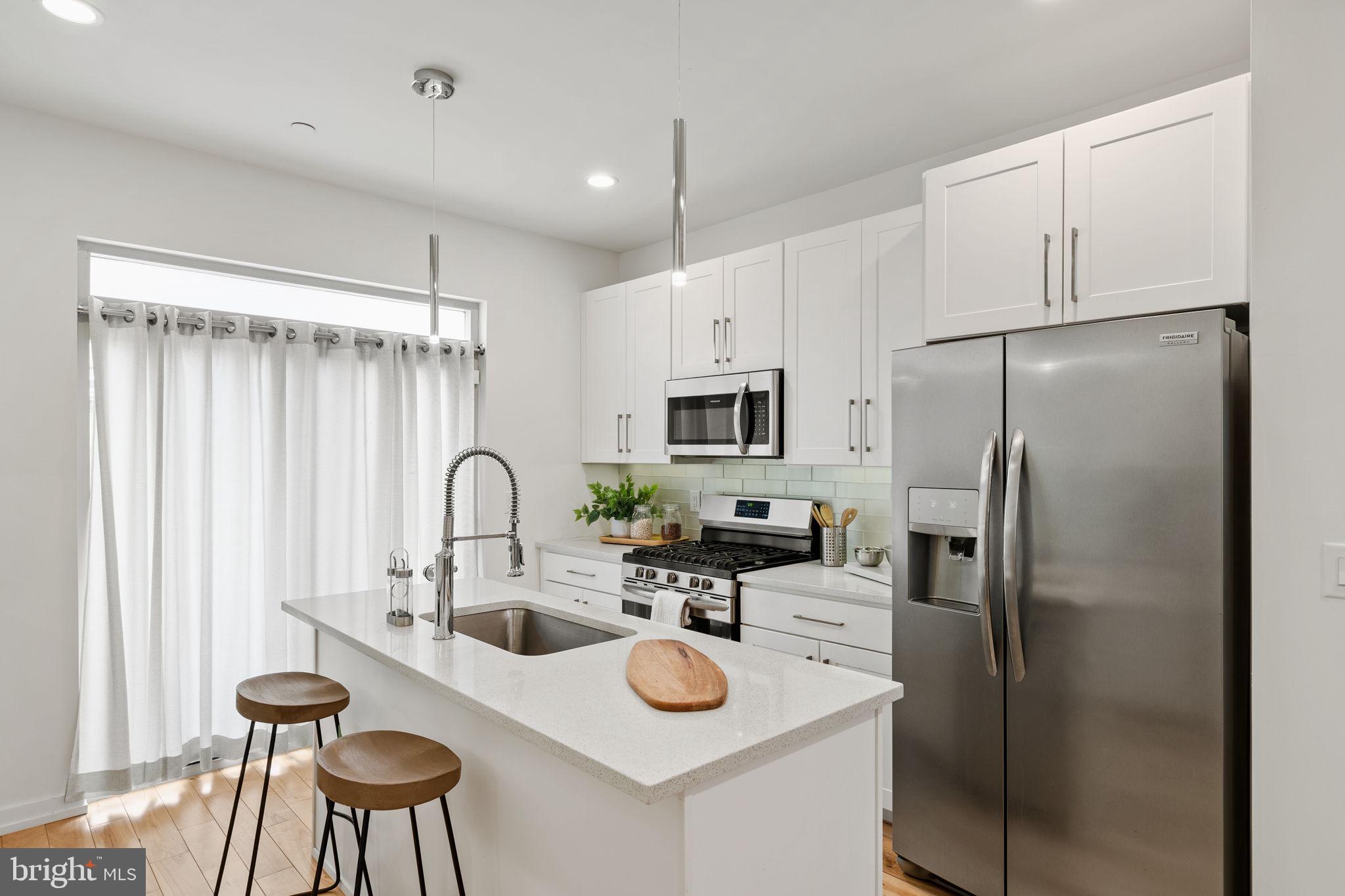 POINT BREEZE - Residential