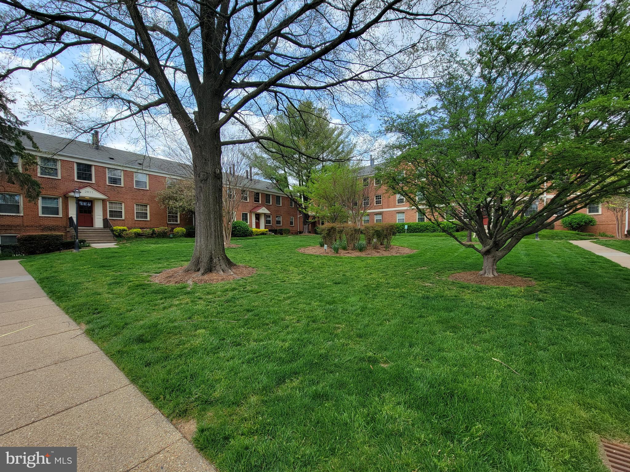 CAMBRIDGE COURTS - Residential Lease