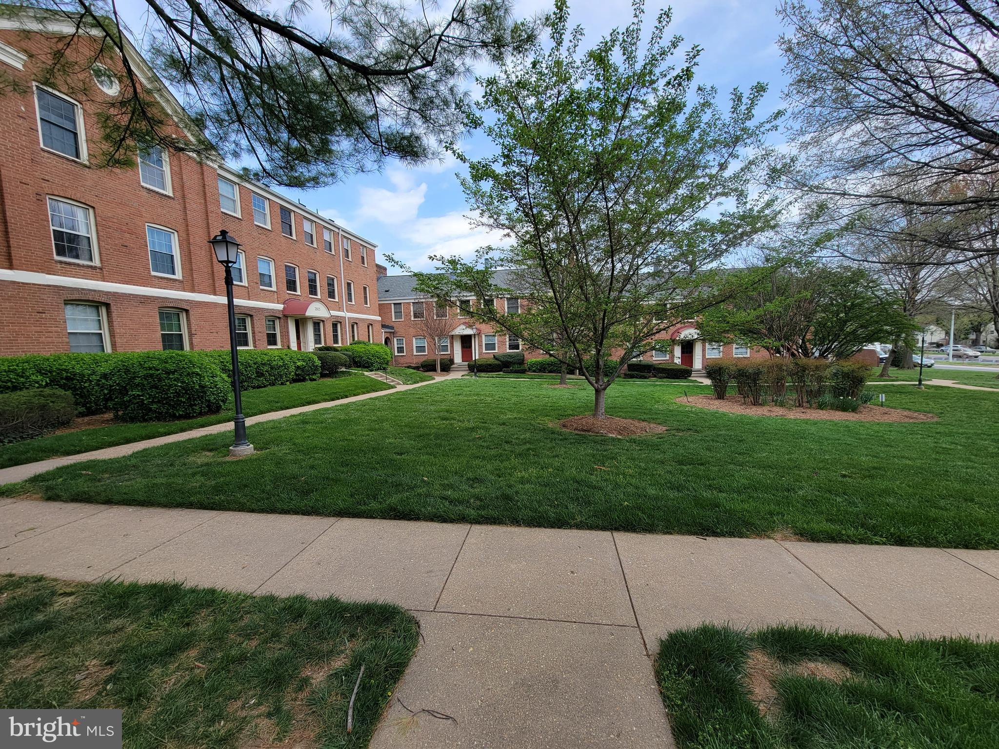 CAMBRIDGE COURTS - Residential Lease