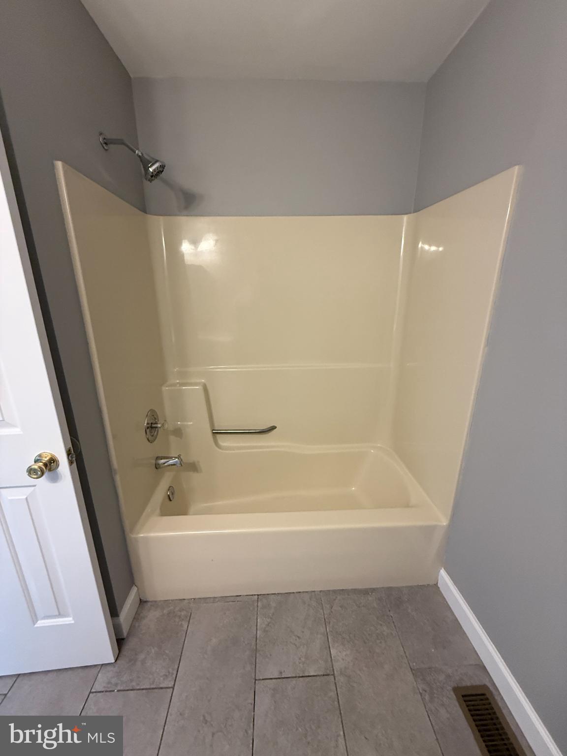 WEST SHORE - Residential Lease