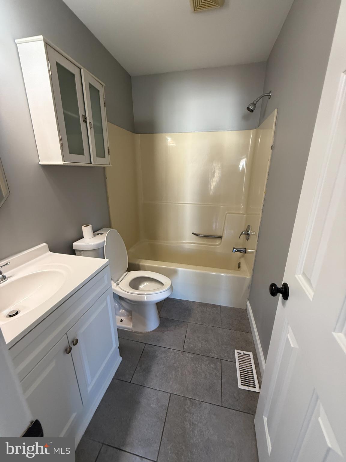 WEST SHORE - Residential Lease