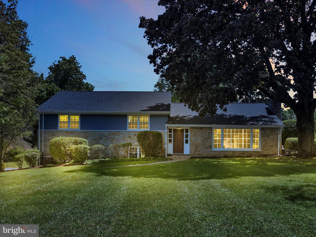 Photo of 27 N Bausman Drive, Lancaster, PA 17603 (MLS # PALA2052072)