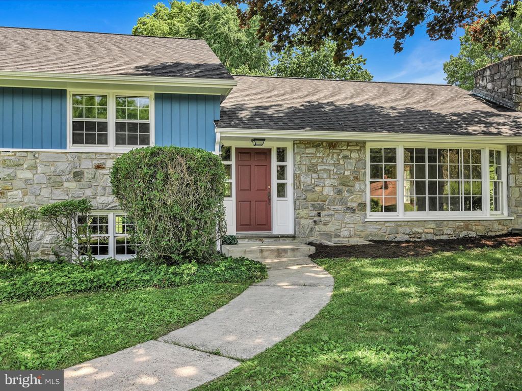 Photo of 27 N Bausman Drive, Lancaster, PA 17603 (MLS # PALA2052072)