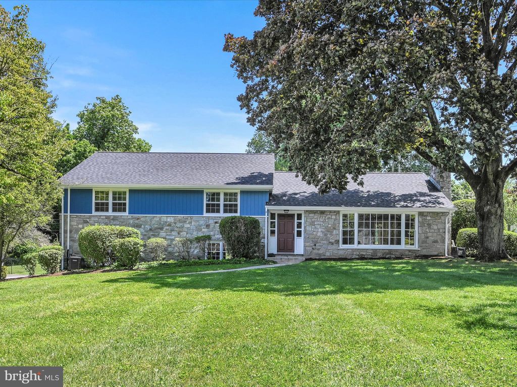 Photo of 27 N Bausman Drive, Lancaster, PA 17603 (MLS # PALA2052072)