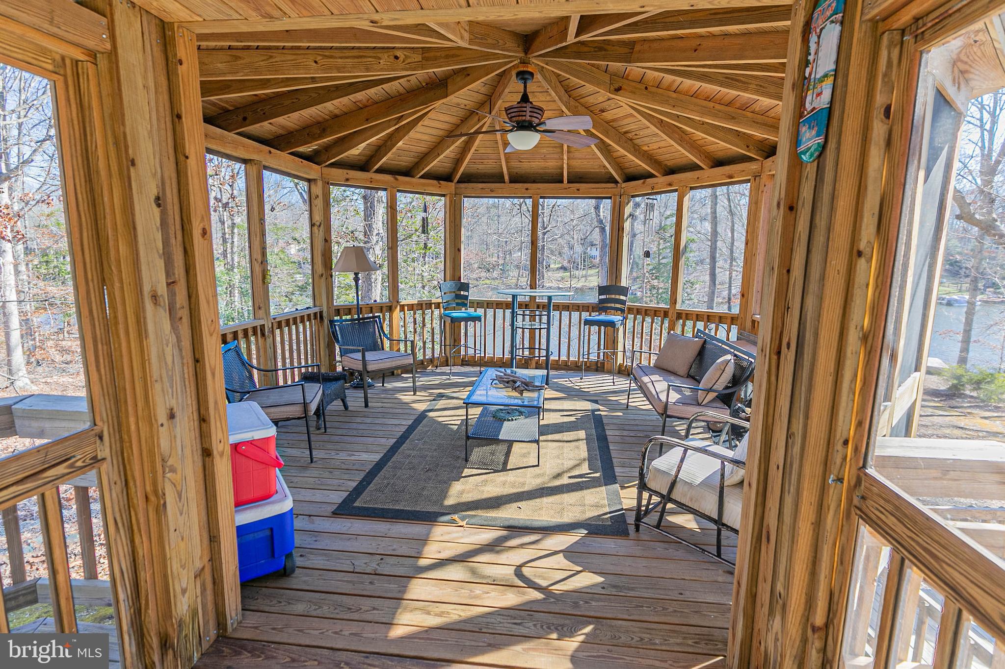 LAKE CAROLINE - Residential