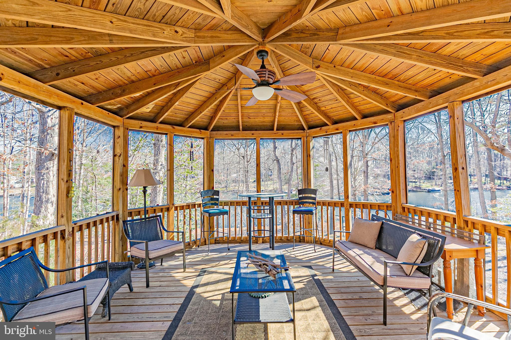 LAKE CAROLINE - Residential