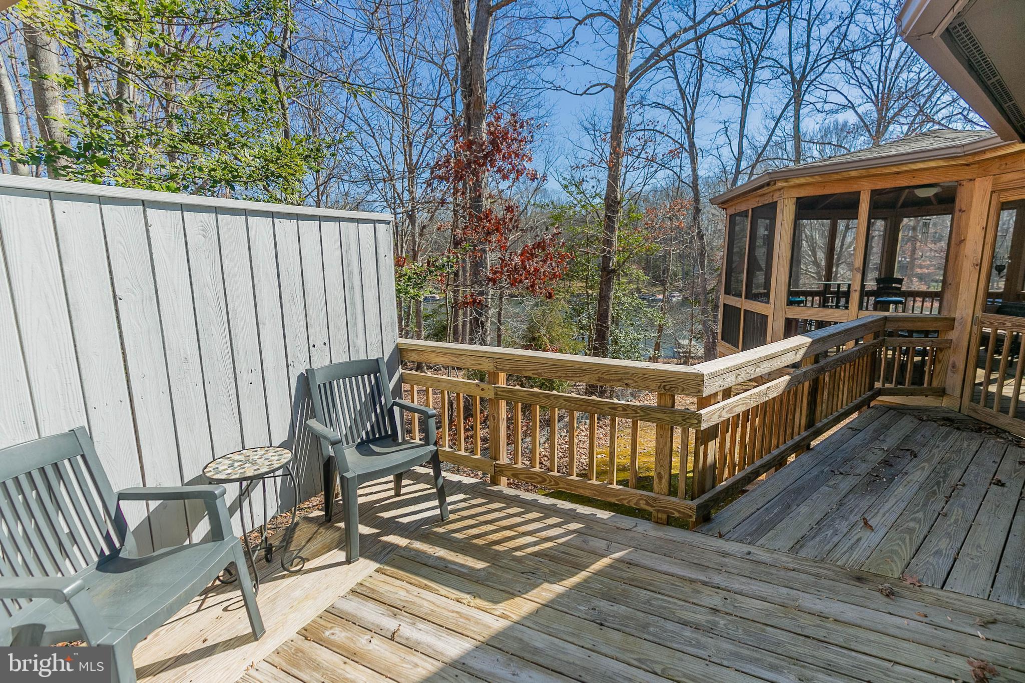 LAKE CAROLINE - Residential