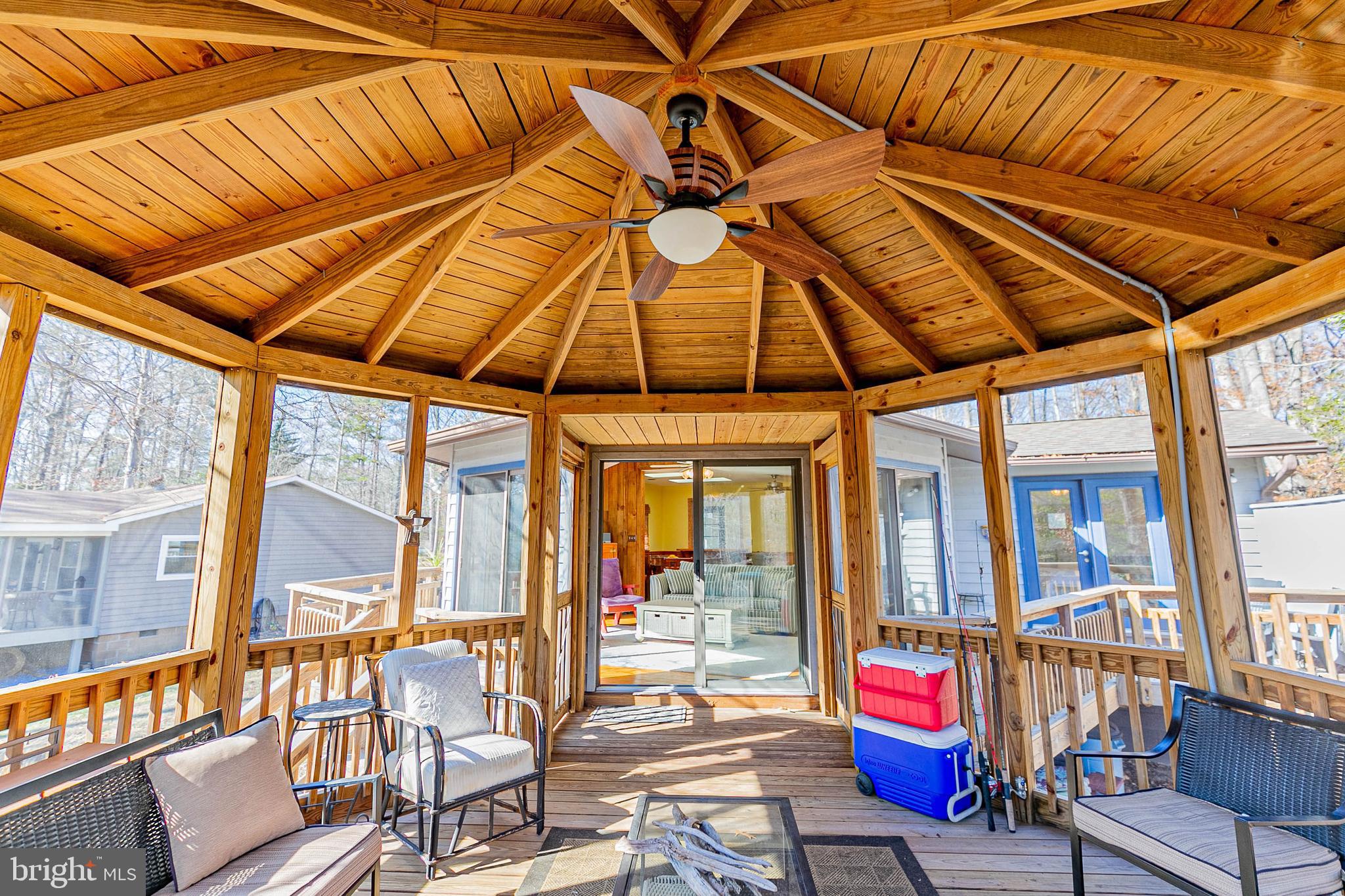 LAKE CAROLINE - Residential