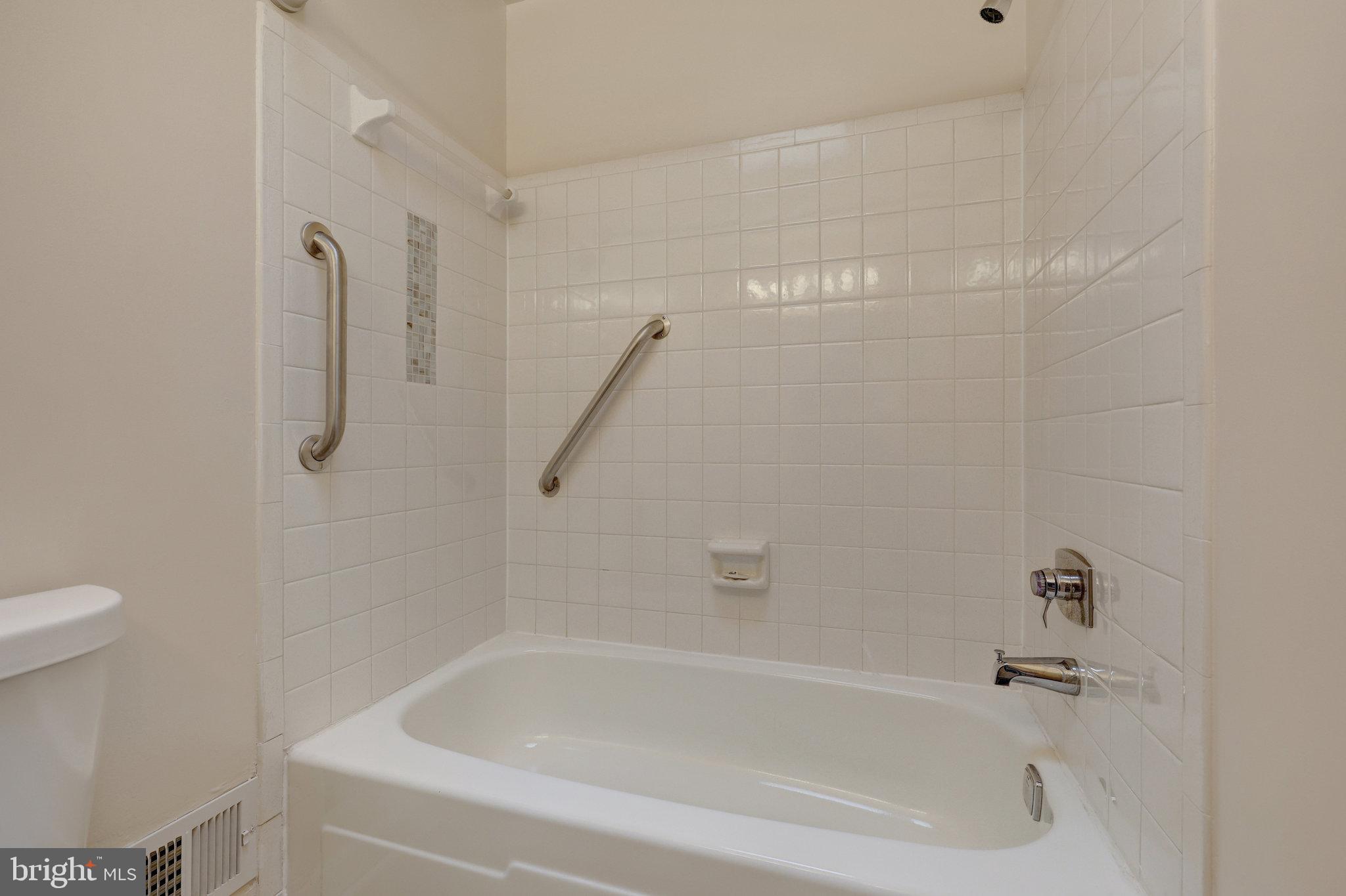 TREESIDE - Residential