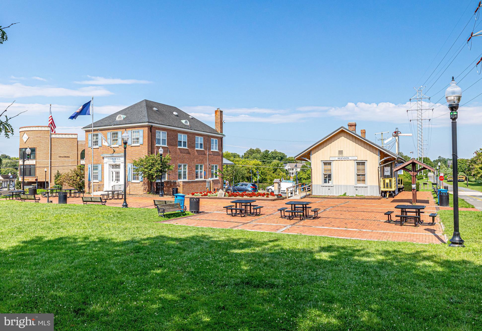 TREESIDE - Residential