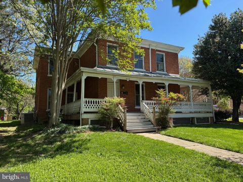 209 E BROAD STREET FALLS CHURCH VA 22046