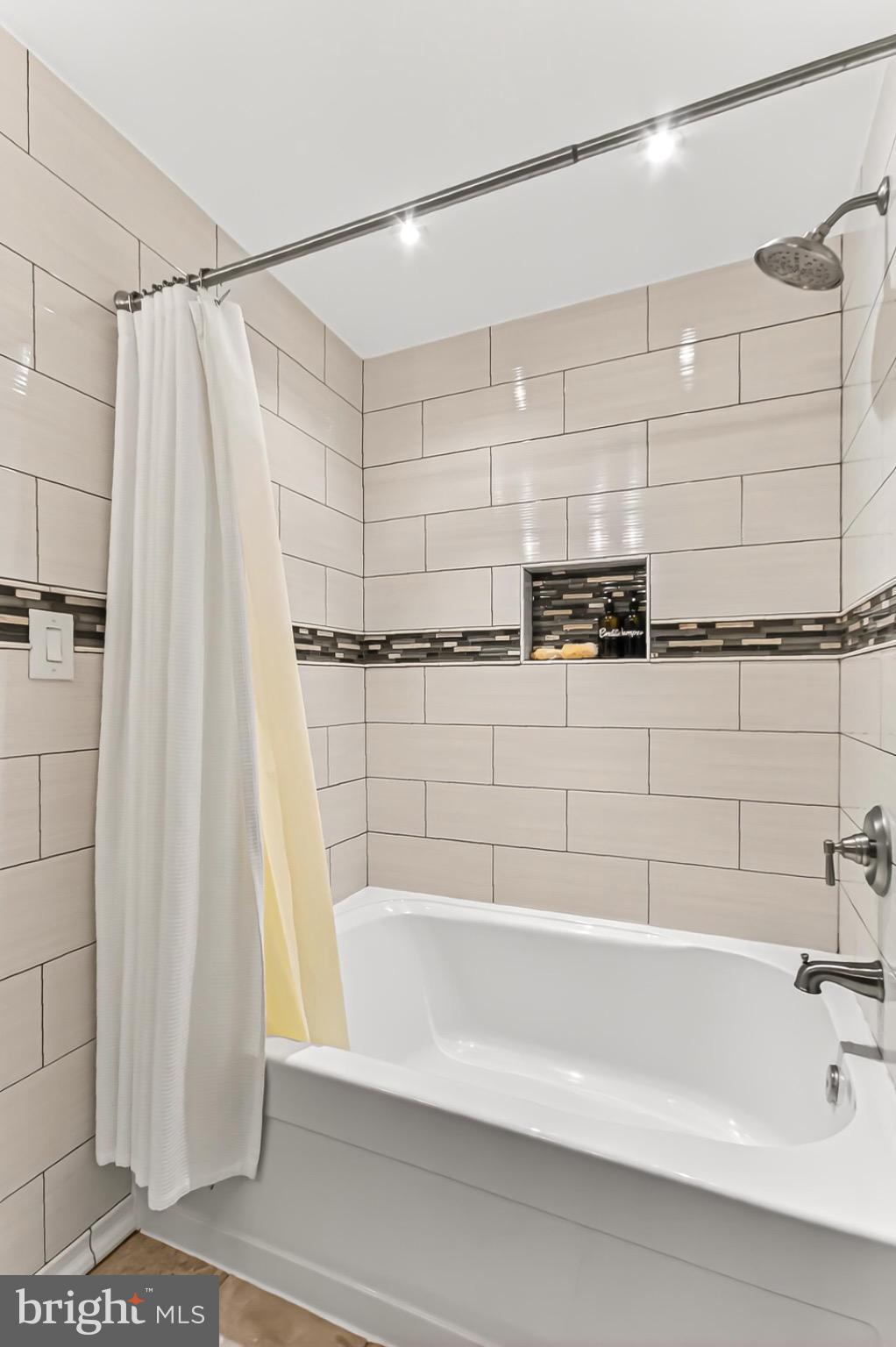 WESTMORELAND SQUARE - Residential