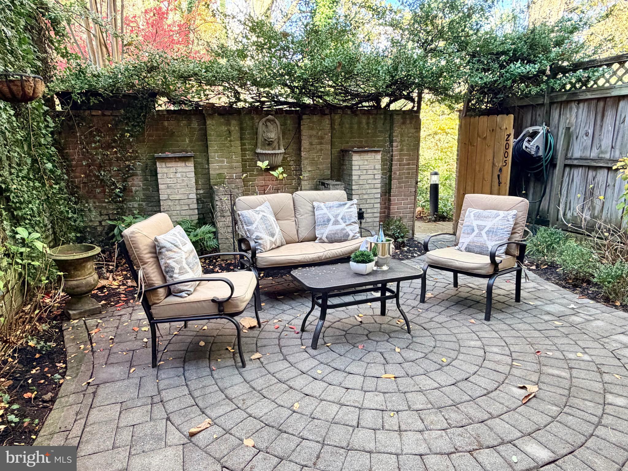 WESTMORELAND SQUARE - Residential