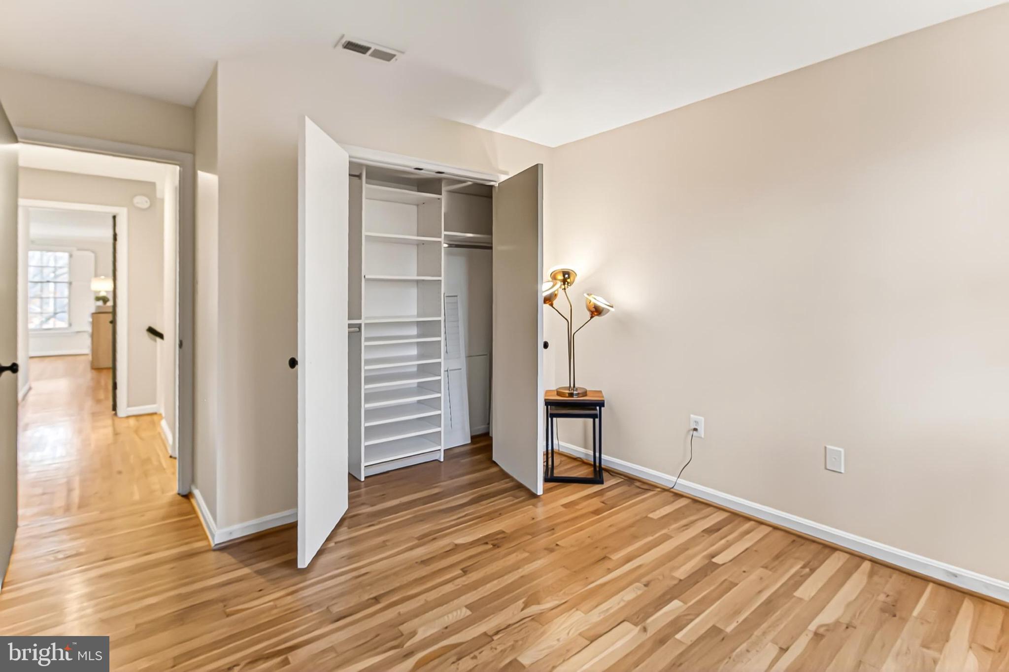 WESTMORELAND SQUARE - Residential