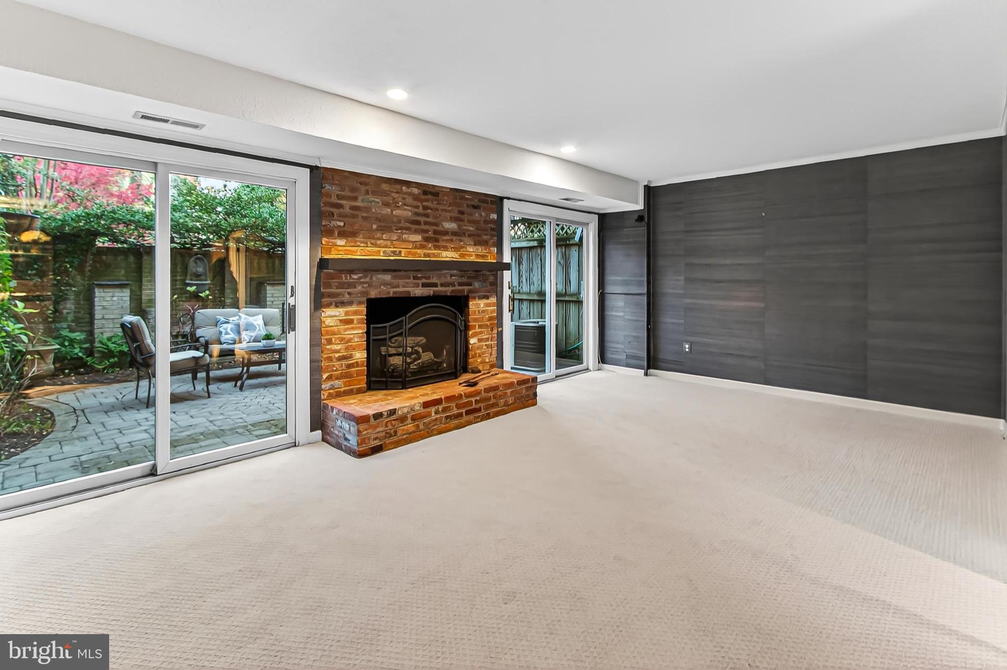 WESTMORELAND SQUARE - Residential