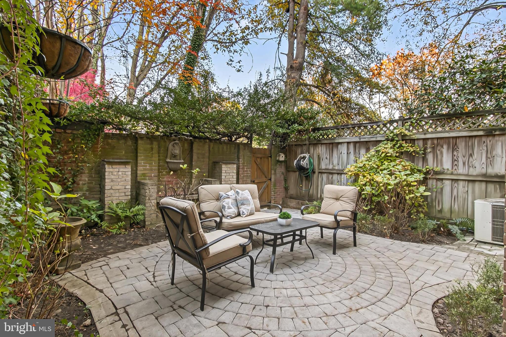 WESTMORELAND SQUARE - Residential