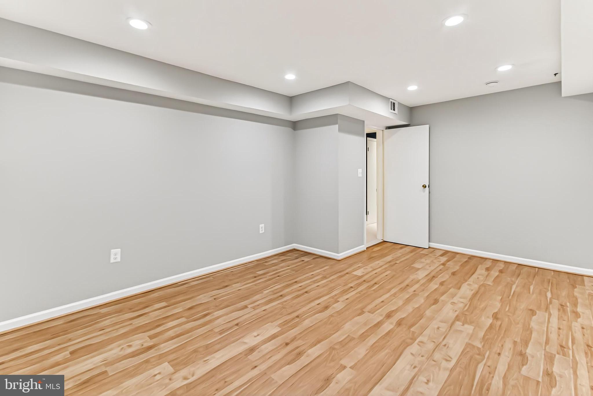 WESTMORELAND SQUARE - Residential