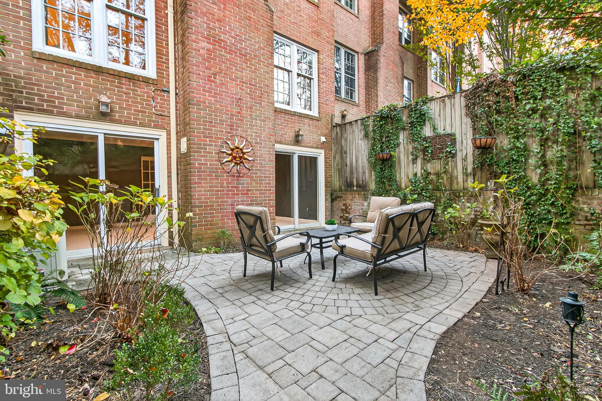 WESTMORELAND SQUARE - Residential