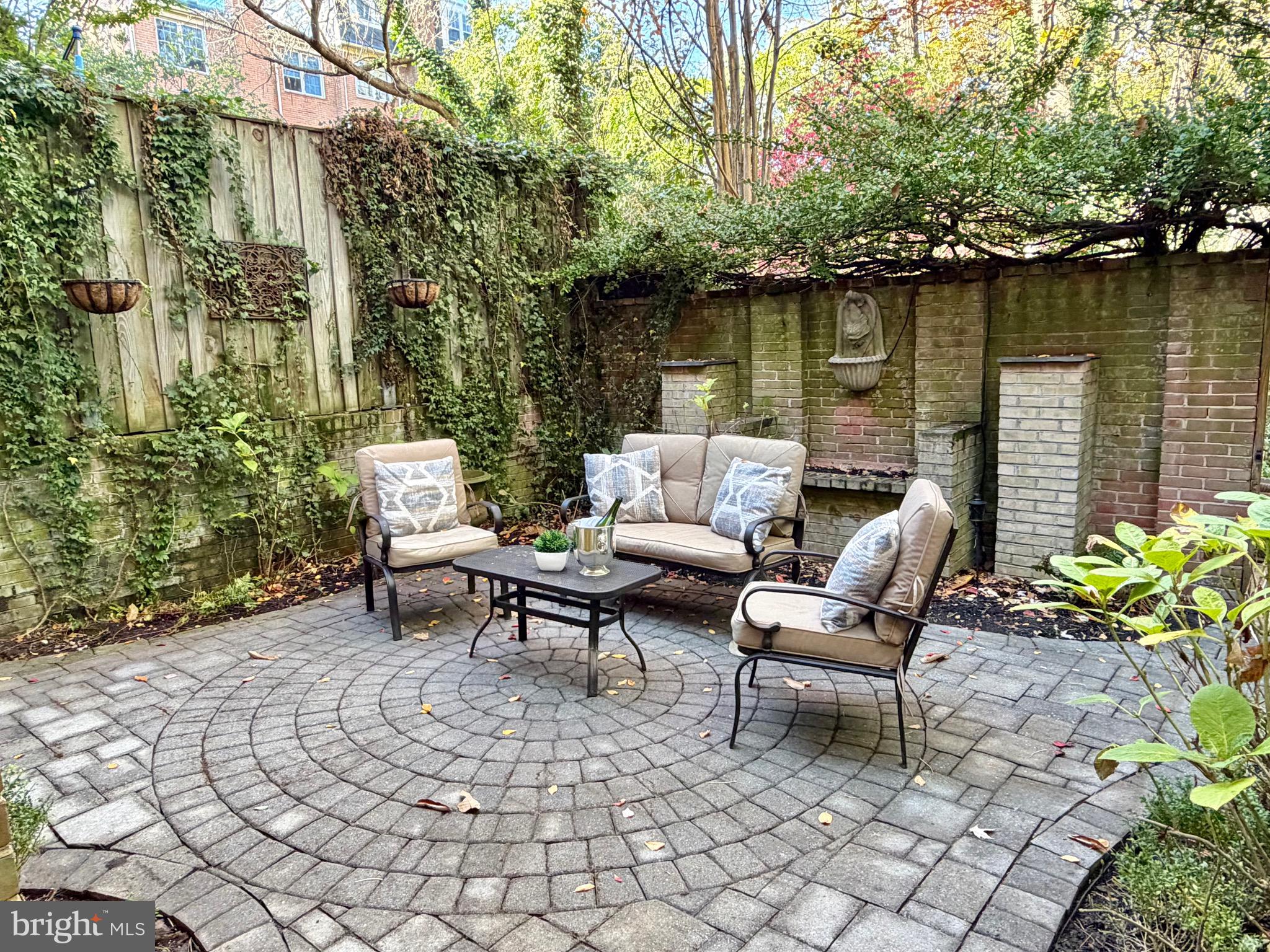 WESTMORELAND SQUARE - Residential