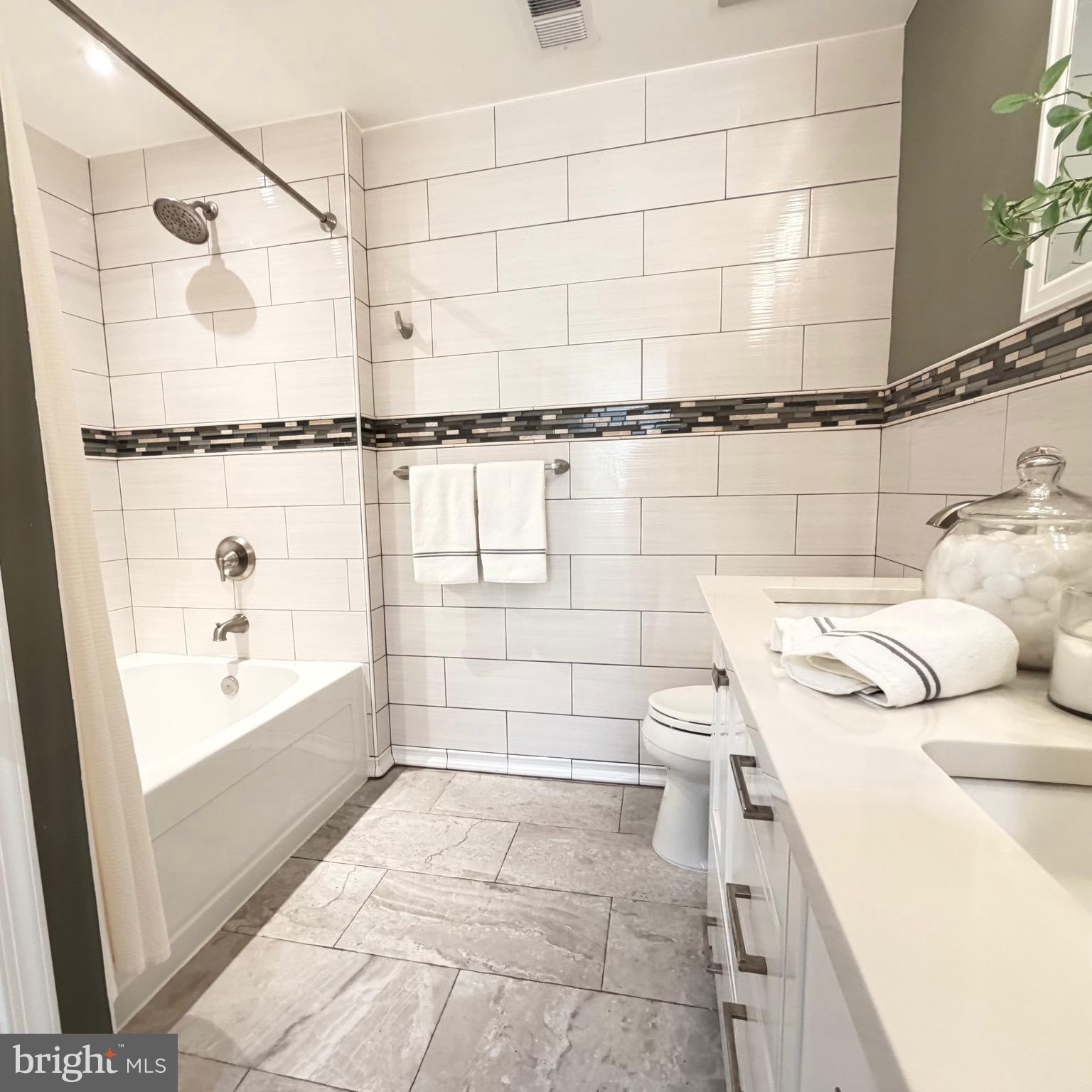 WESTMORELAND SQUARE - Residential