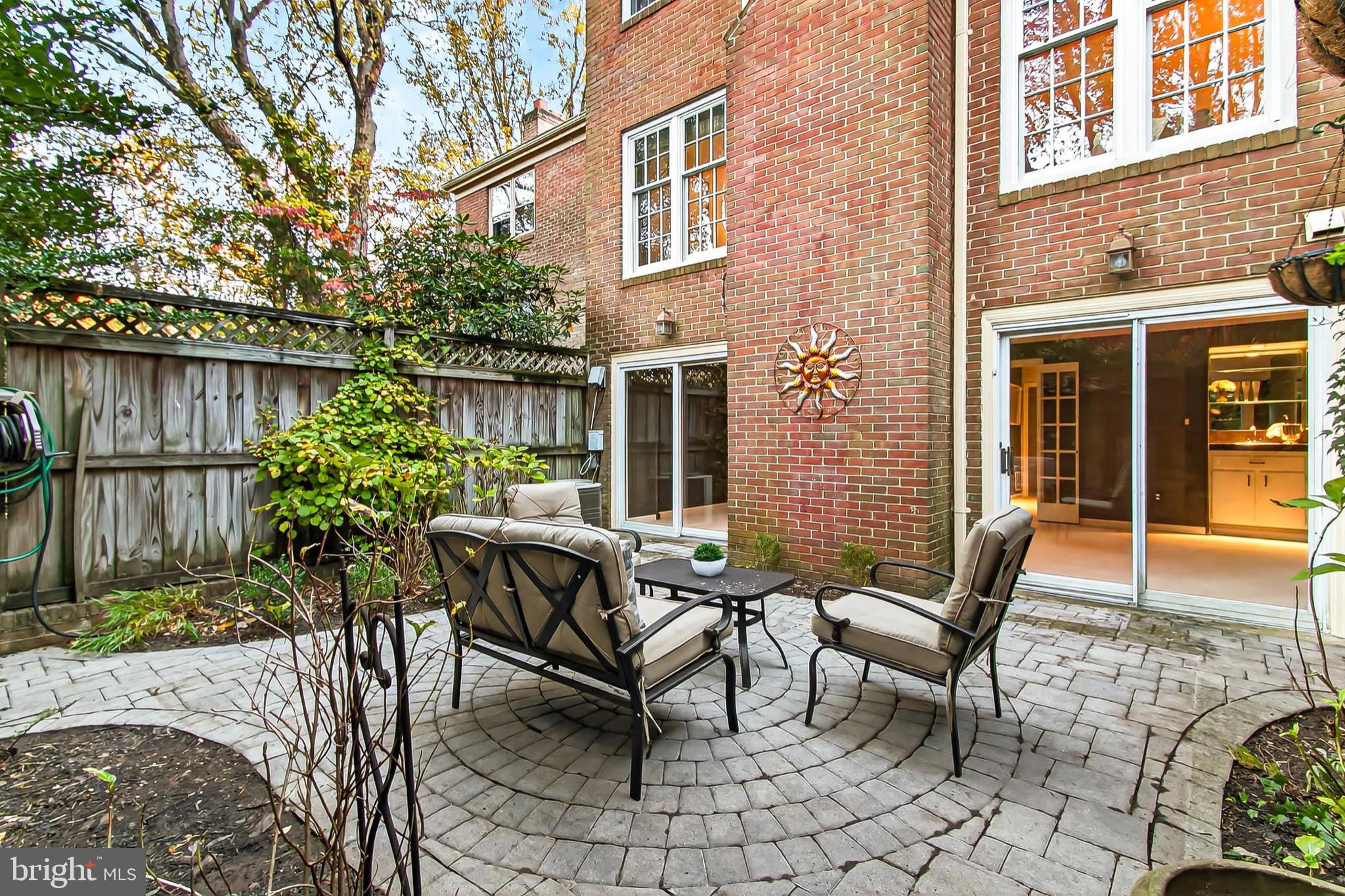 WESTMORELAND SQUARE - Residential