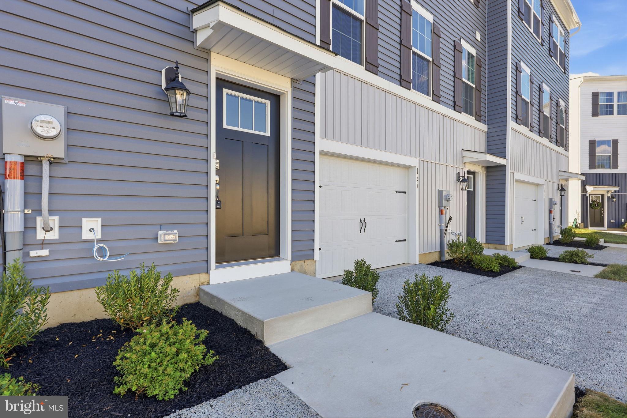 1082 MEADOWLARK DRIVE