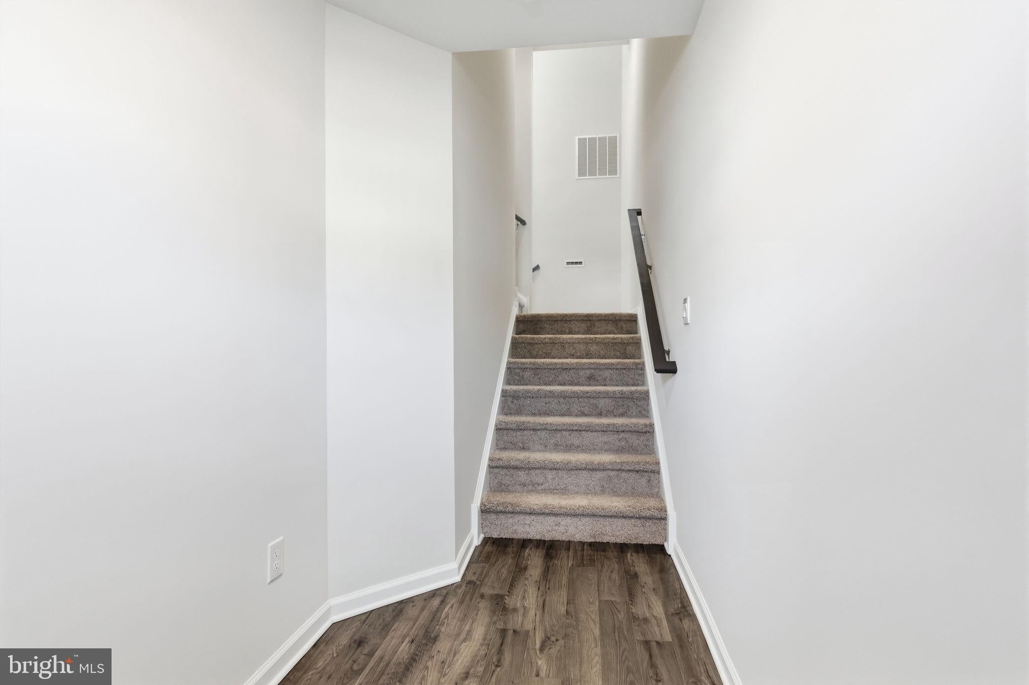 1082 MEADOWLARK DRIVE