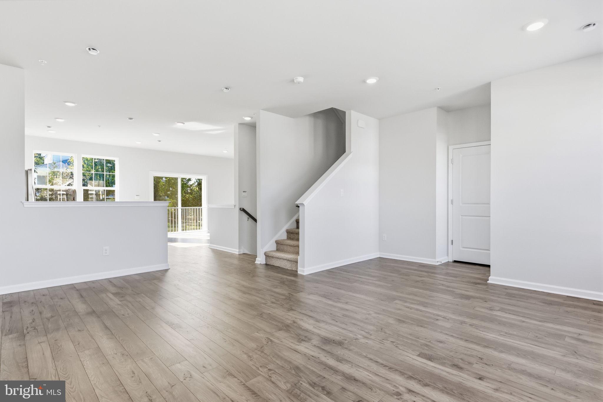 1082 MEADOWLARK DRIVE