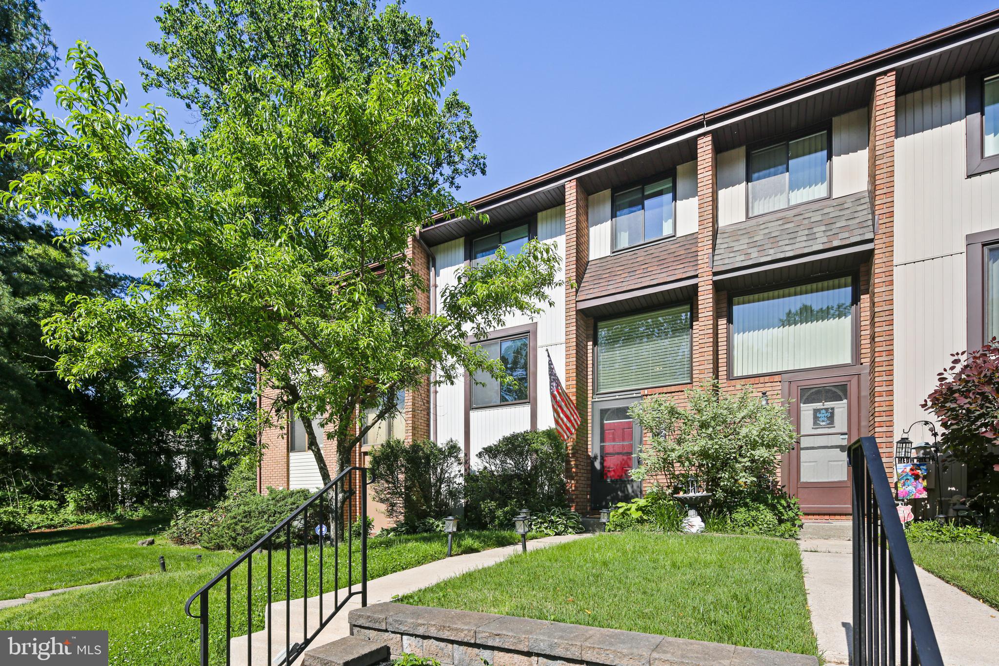 SUMMIT TOWNHOUSES - Residential