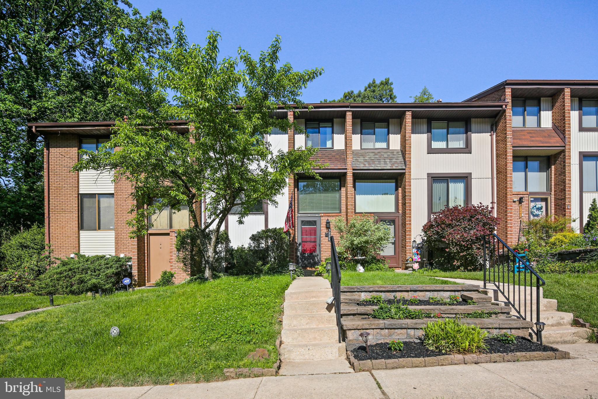 SUMMIT TOWNHOUSES - Residential