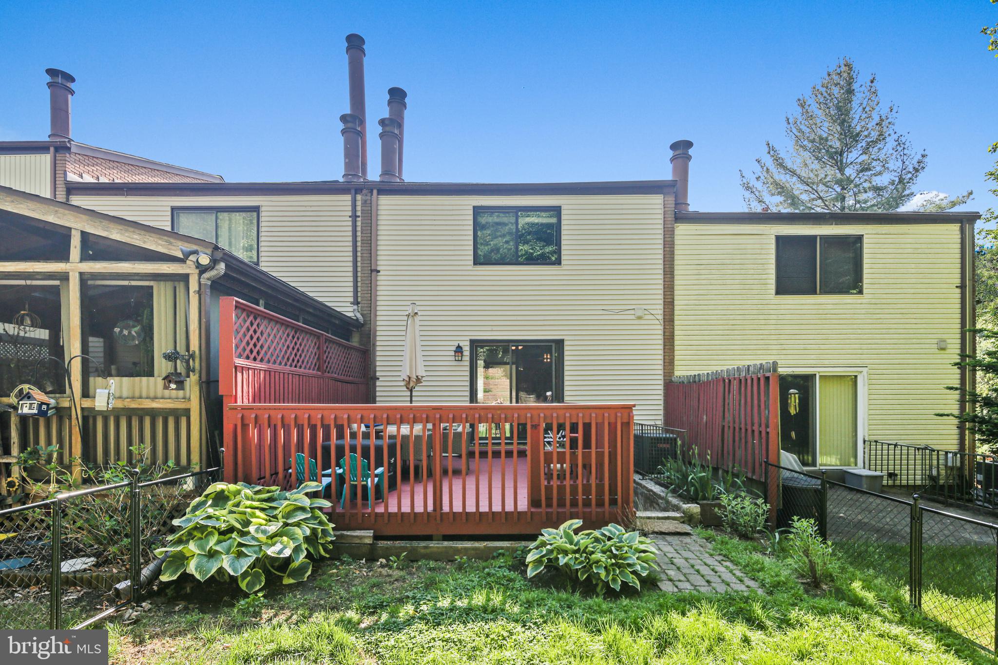 SUMMIT TOWNHOUSES - Residential