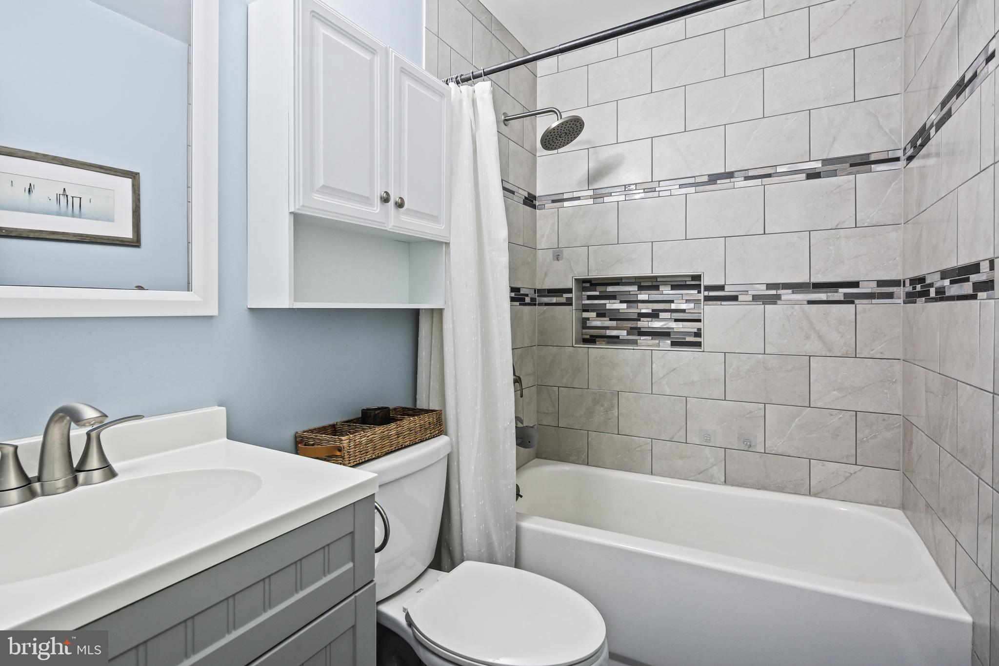 SUMMIT TOWNHOUSES - Residential