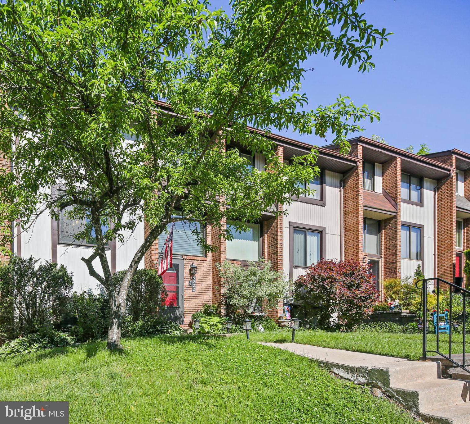 SUMMIT TOWNHOUSES - Residential