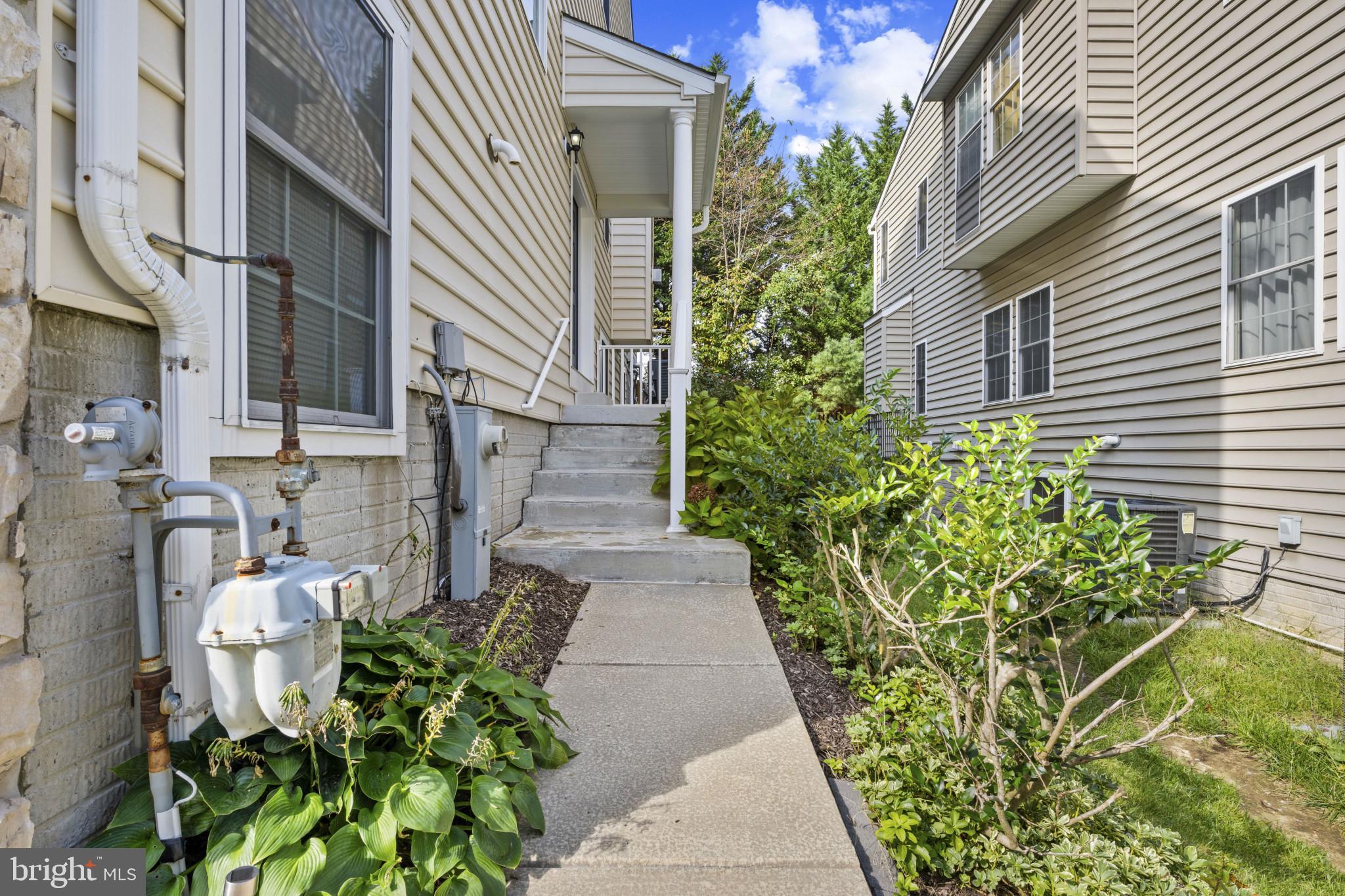 6 CARMICHAEL COURT