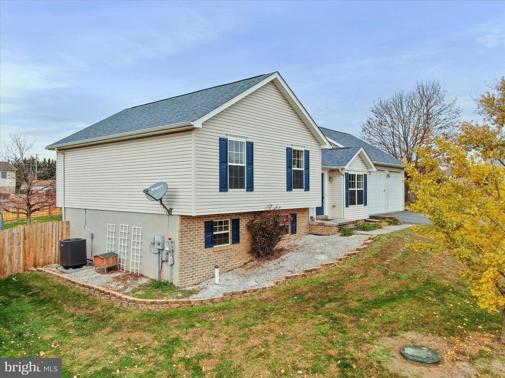Photo of 1449 Mallard Drive E #72, CHAMBERSBURG, PA 17202 (MLS # PAFL2031124)