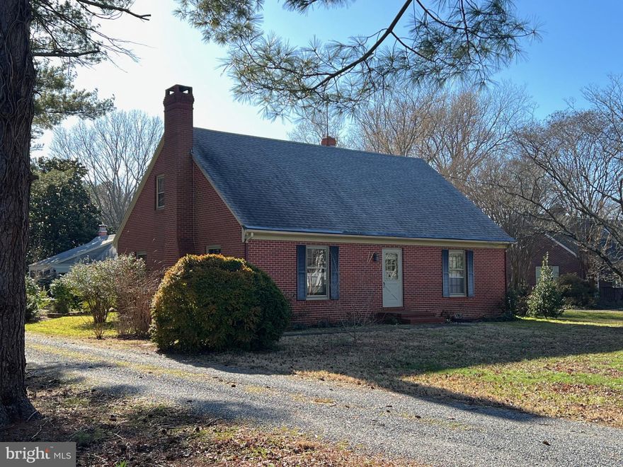 Just blocks from Leeds Creek this lovely brick cape cod  is located in the quiet village of Tunis Mills . Beautifully built with attractive moldings, built in book shelving, and raised paneling. Three generous bedrooms with one located on the first floor. Modern, efficient bathrooms and large country kitchen with great storage. Screened porch overlooks backyard and beautiful landscaped flower gardens and lawn. Raised bed Gardens area in place for tenant planting. Lawn, yard maintenance and pool opening and closing provided by landlord.