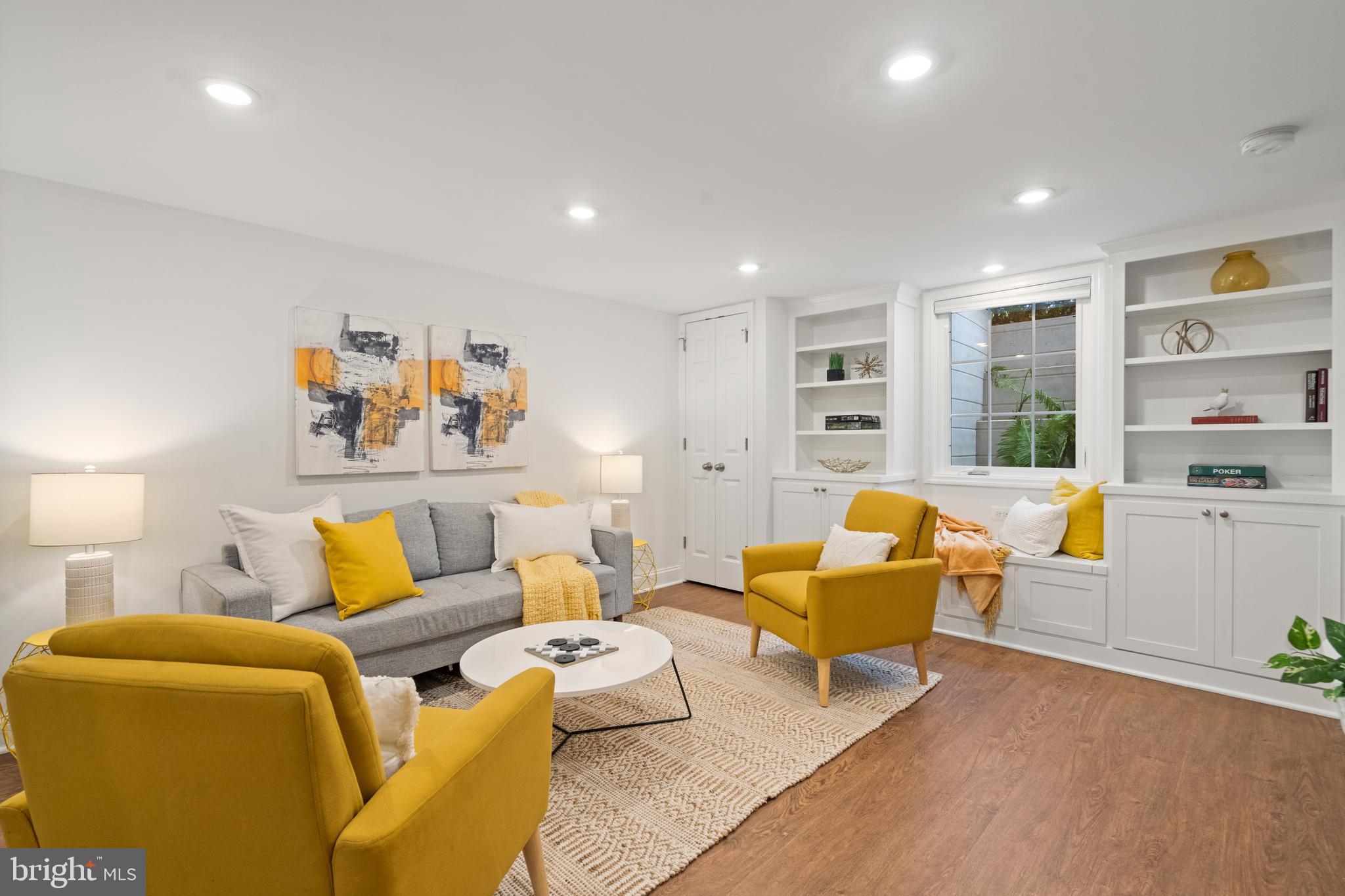 VIRGINIA SQUARE - Residential