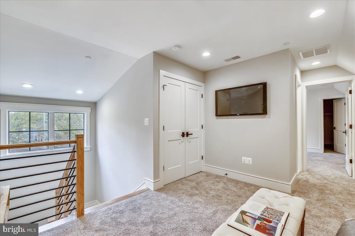 BRADLEY HILLS - Residential