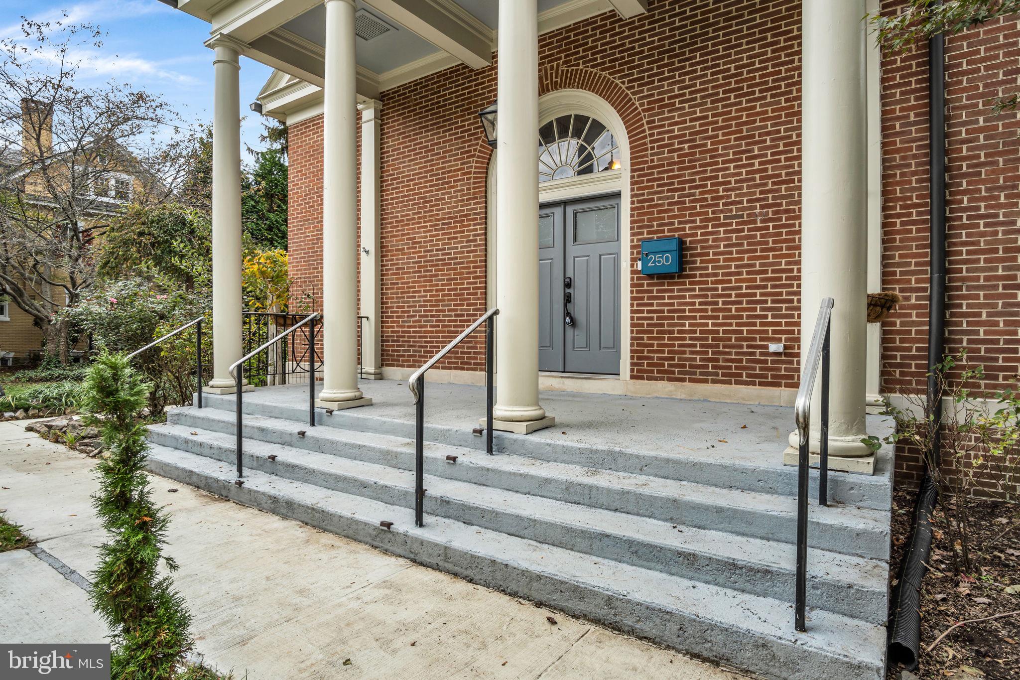 250 MOORELAND AVENUE