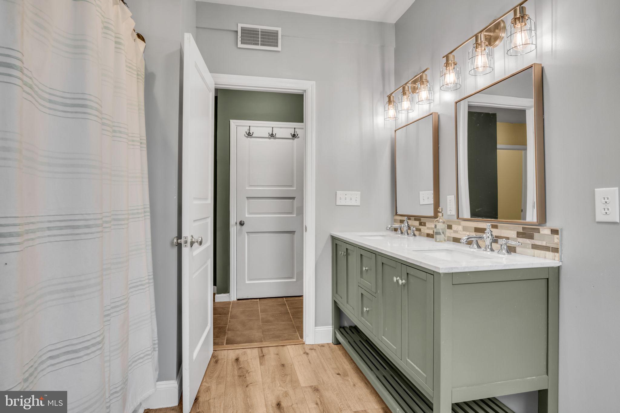 MOORELAND - Residential