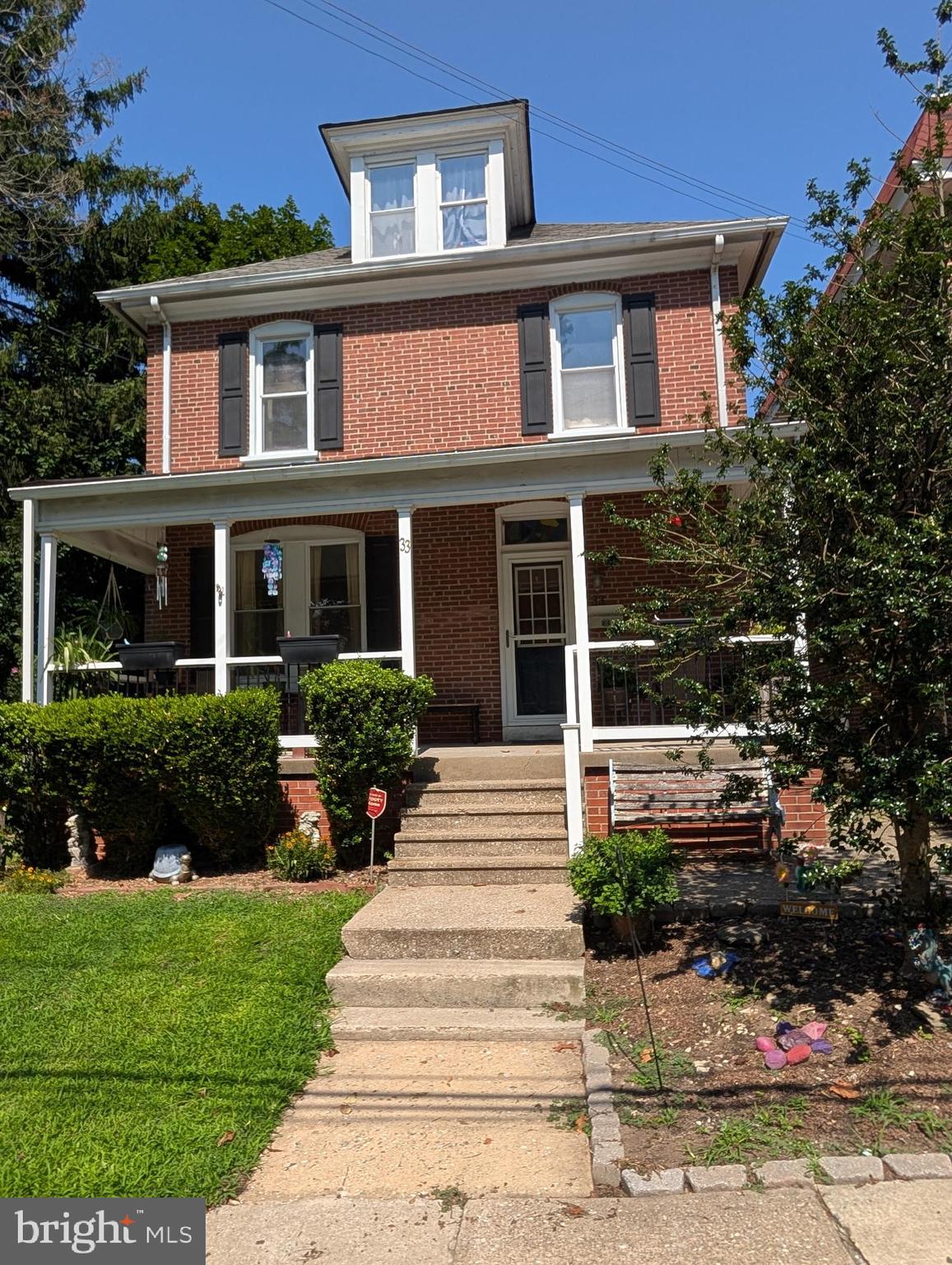 33 CENTRE AVENUE