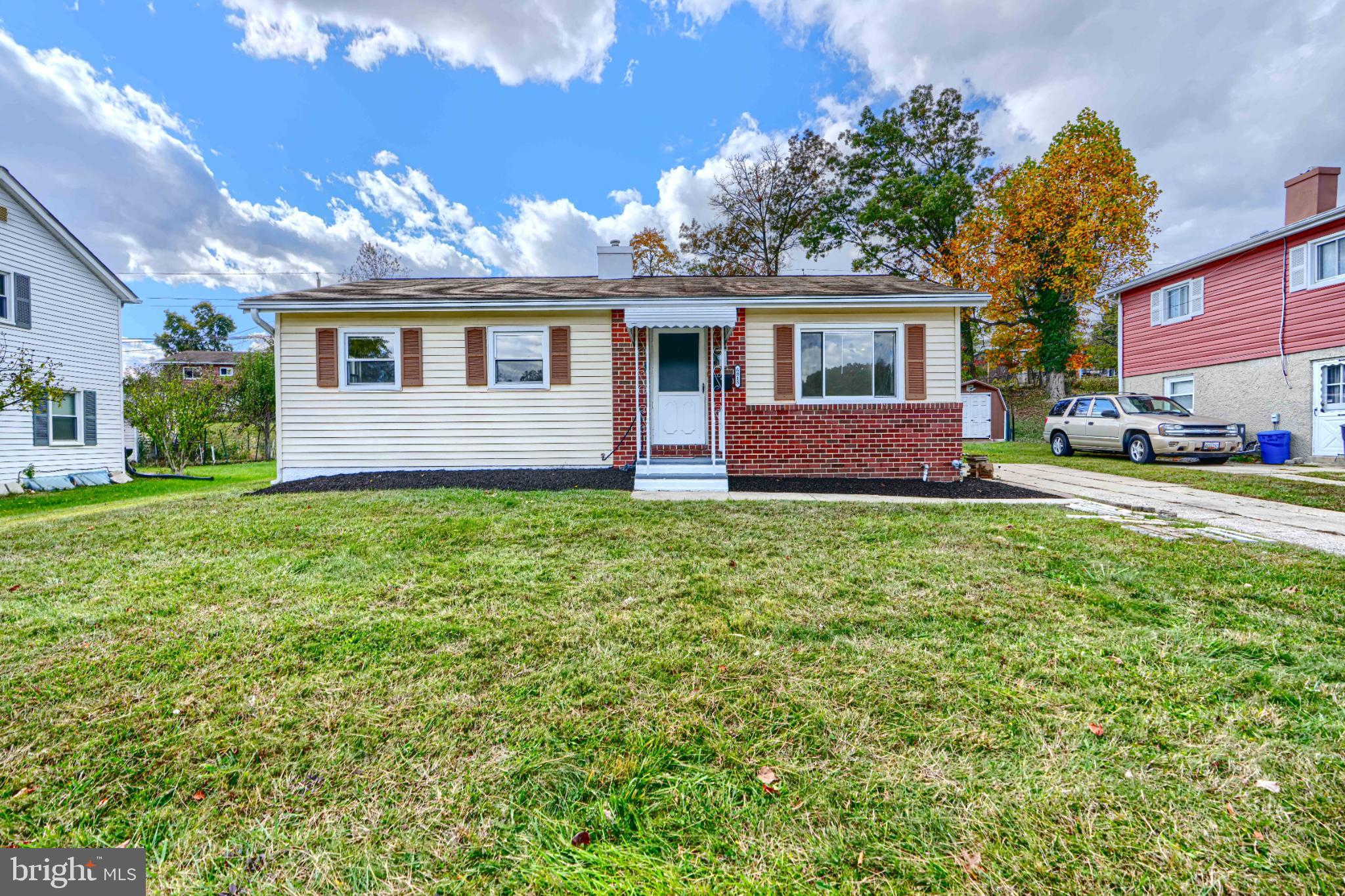 LOCHERN - Residential