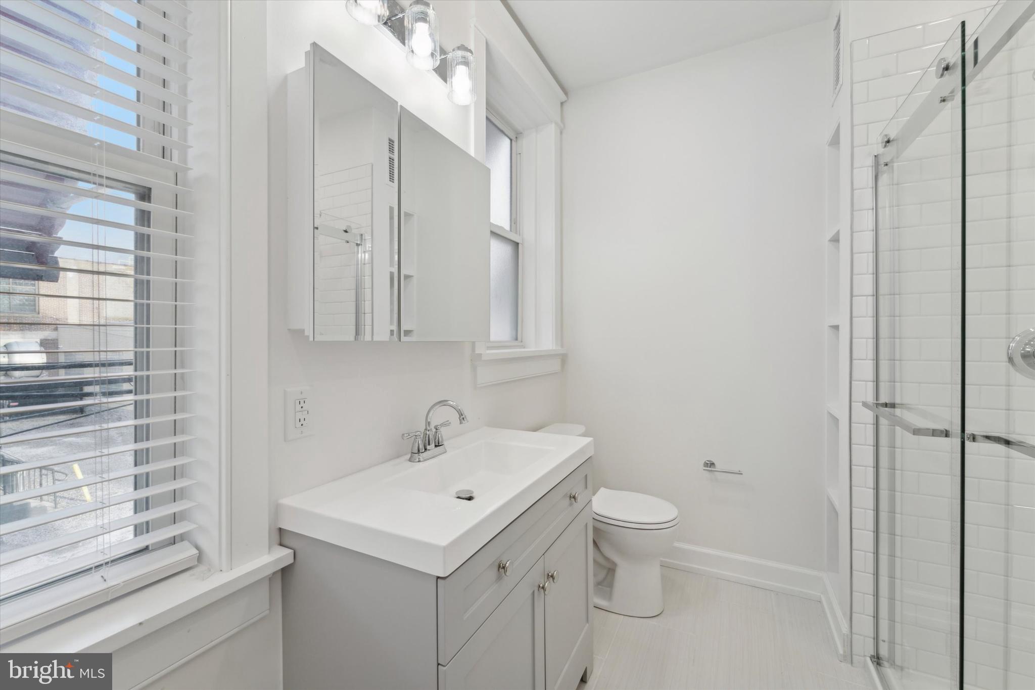 BRYN MAWR - Commercial Sale