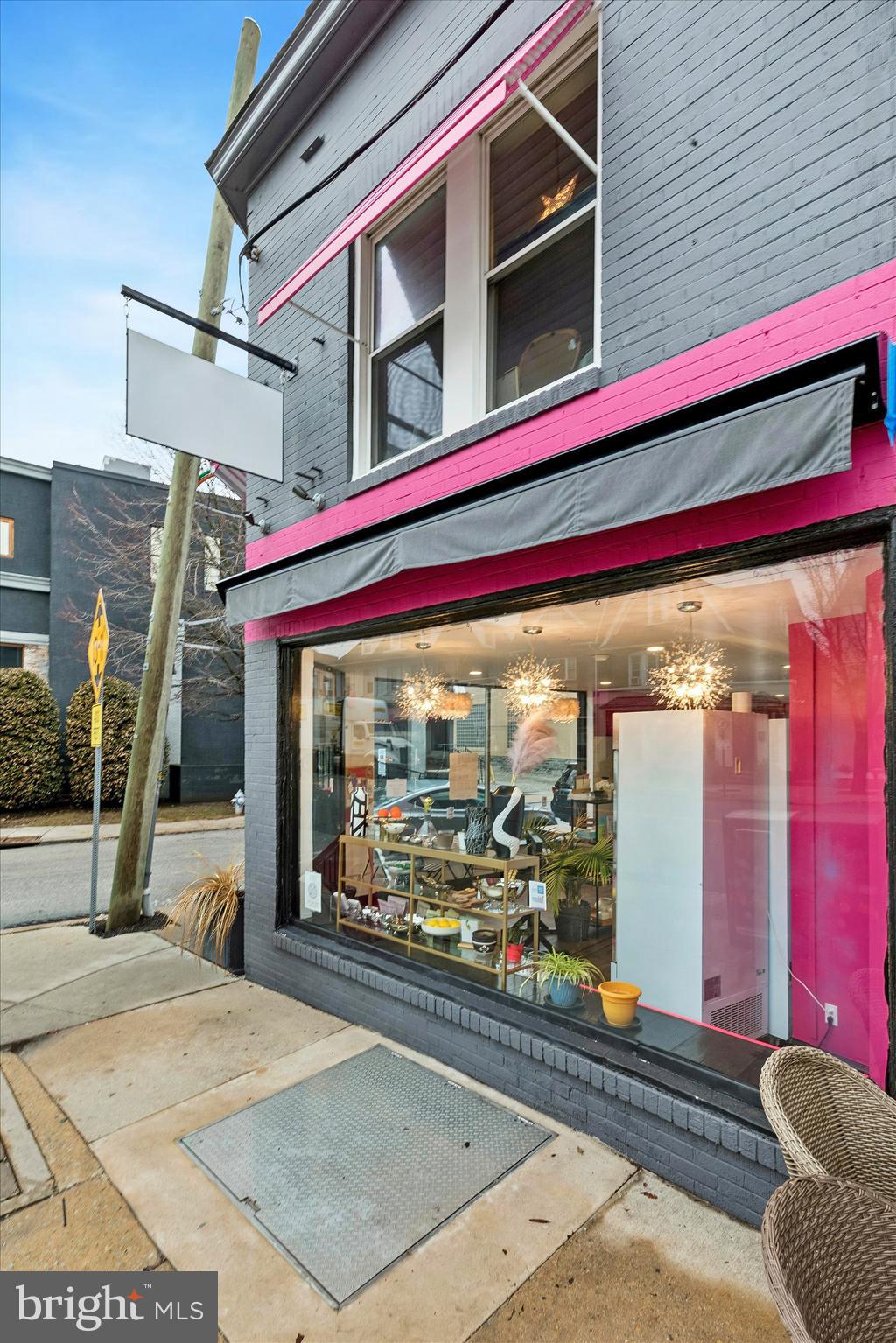 BRYN MAWR - Commercial Sale